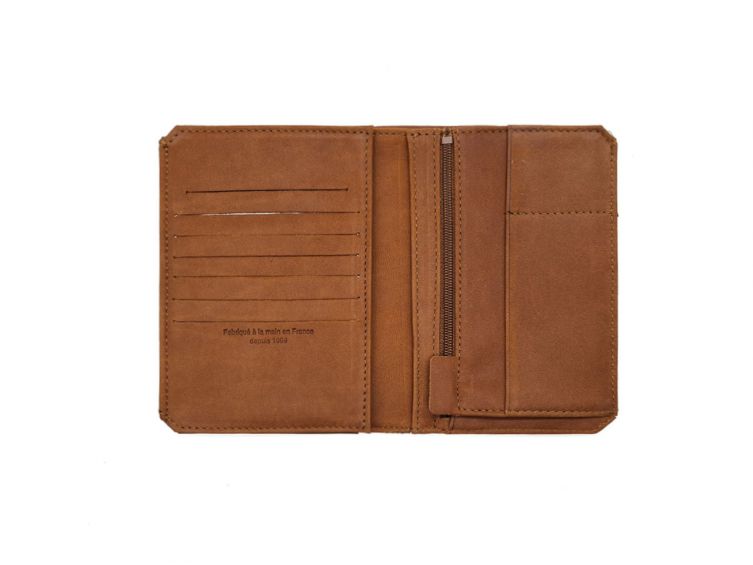 comment un portefeuille de voyage en cuir peut vous simplifier la vie