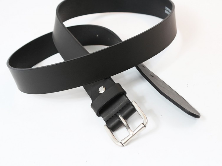 mesures pour mesurer la taille avec une ceinture en cuir