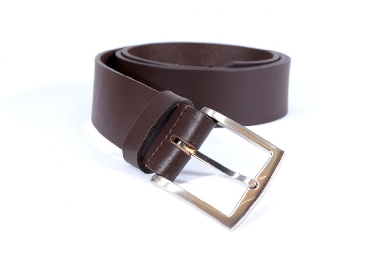 Mode masculine à la mode - Ajout d'une garniture de carte homme à une ceinture d'homme