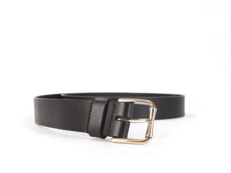 Découvrez comment et quand plaire aux filles avec un modèle de ceinture en cuir