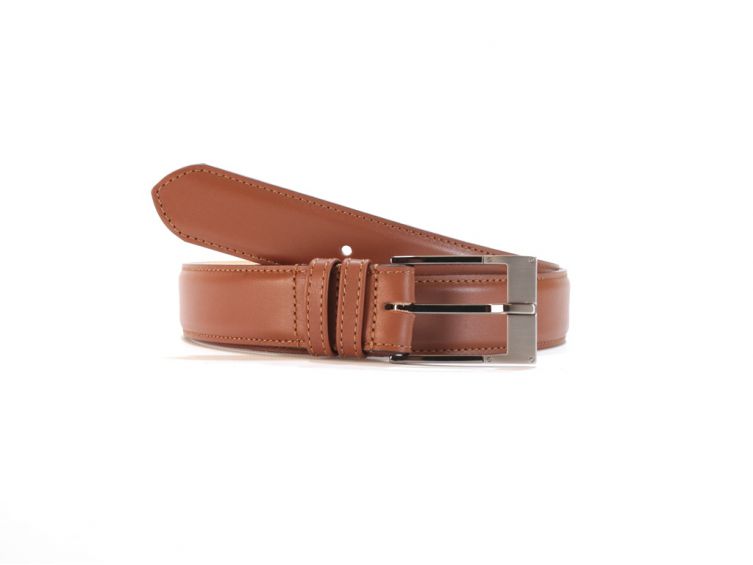 la femme de ceinture en cuir parfaite