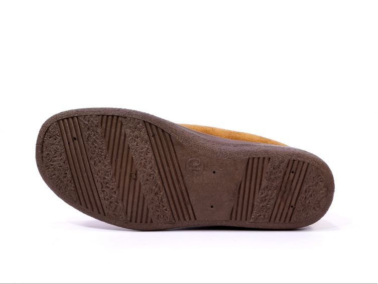 mules est un produit en cuir pour hommes a la mode