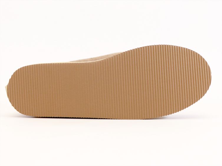 les artisans ont utilise des chaussons bon marche pour vous garder au chaud pendant des annees