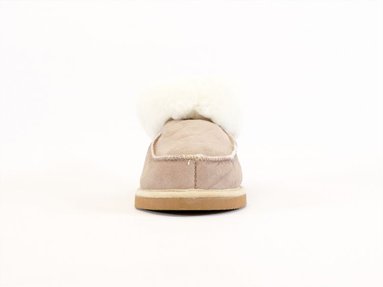 les artisans fabriquent les meilleures pantoufles en cuir pour garcons les plus anciennes