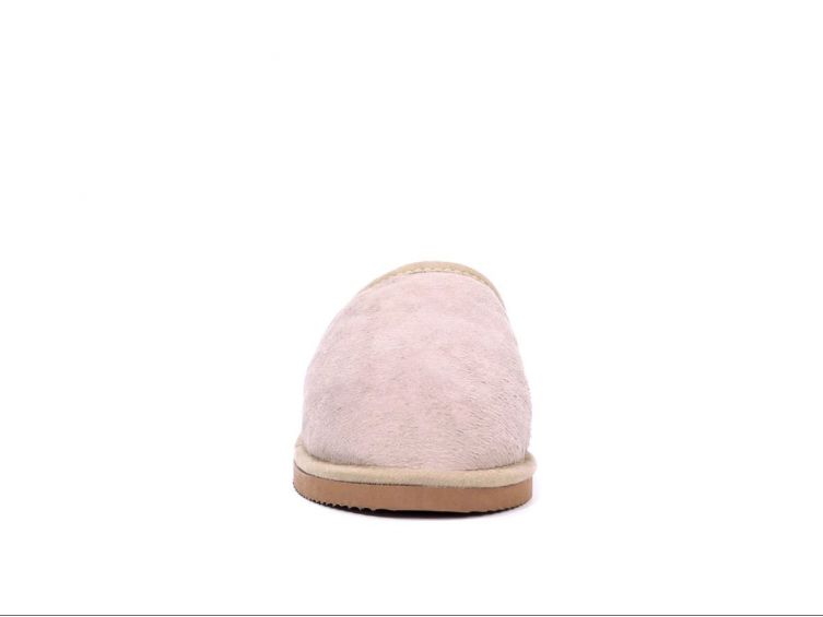 Les pantoufles en cuir sont des chaises polyvalentes et confortables pour vos pieds